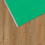 Vista trasera del suelo vinílico Greenflooring XL Roble Arica con manta acústica Ecosound integrada